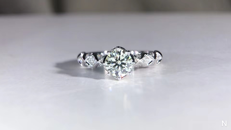 0.71ct H VS1 3EX圆钻钻戒,人鱼喷泉款式