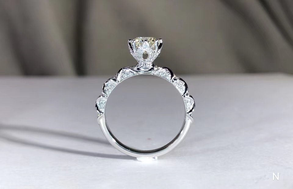 0.71ct H VS1 3EX圆钻钻戒,人鱼喷泉款式