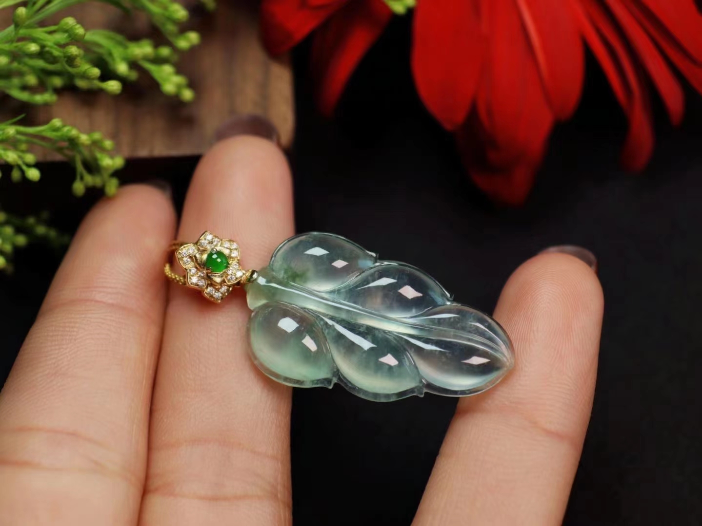 翡翠金枝玉叶吊坠